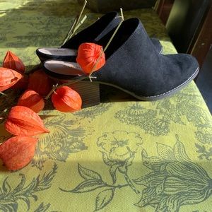 Old navy black suede mules sz 9